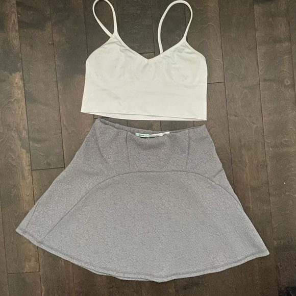 Beautiful detailed lavender skirt - Picture 2 of 4